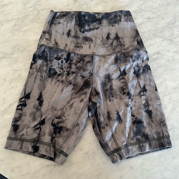 LuluLemon Align High-rise short - Picture 3 of 7